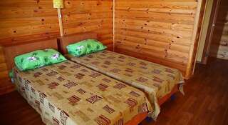 Отель Новый океан Черноморское Двухместный номер с 2 отдельными кроватями и дополнительной кроватью-3