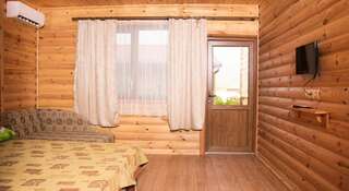 Отель Новый океан Черноморское Двухместный номер с 2 отдельными кроватями и дополнительной кроватью-13
